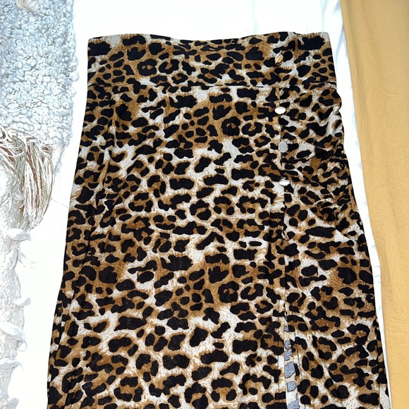 Cheetah MIDI Skirt with slit - Picture 5 of 6